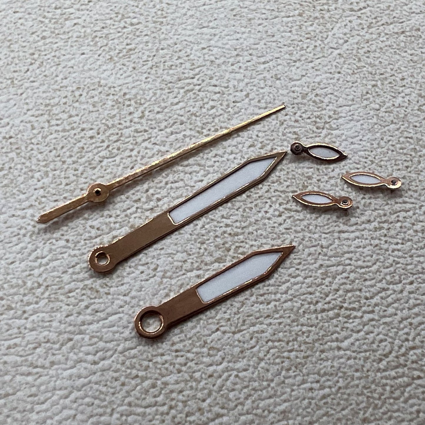 Set mit 2 wei�en Uhrzeigern und ros�goldfarbener Umrandung f�r Miyota OS10 OS20 Uhrwerke