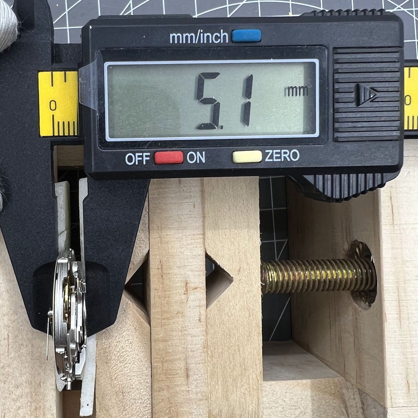 HZ6460 4-Zeiger-Automatikwerk für ETA 2836-2 GMT 