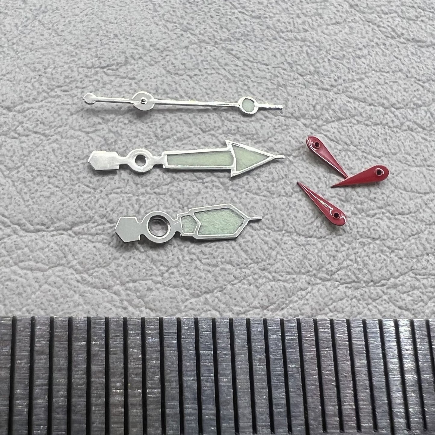 2 Sets/Pack 10mm Silver Trim Green Luminous Red Second Hands for Miyota 0S60