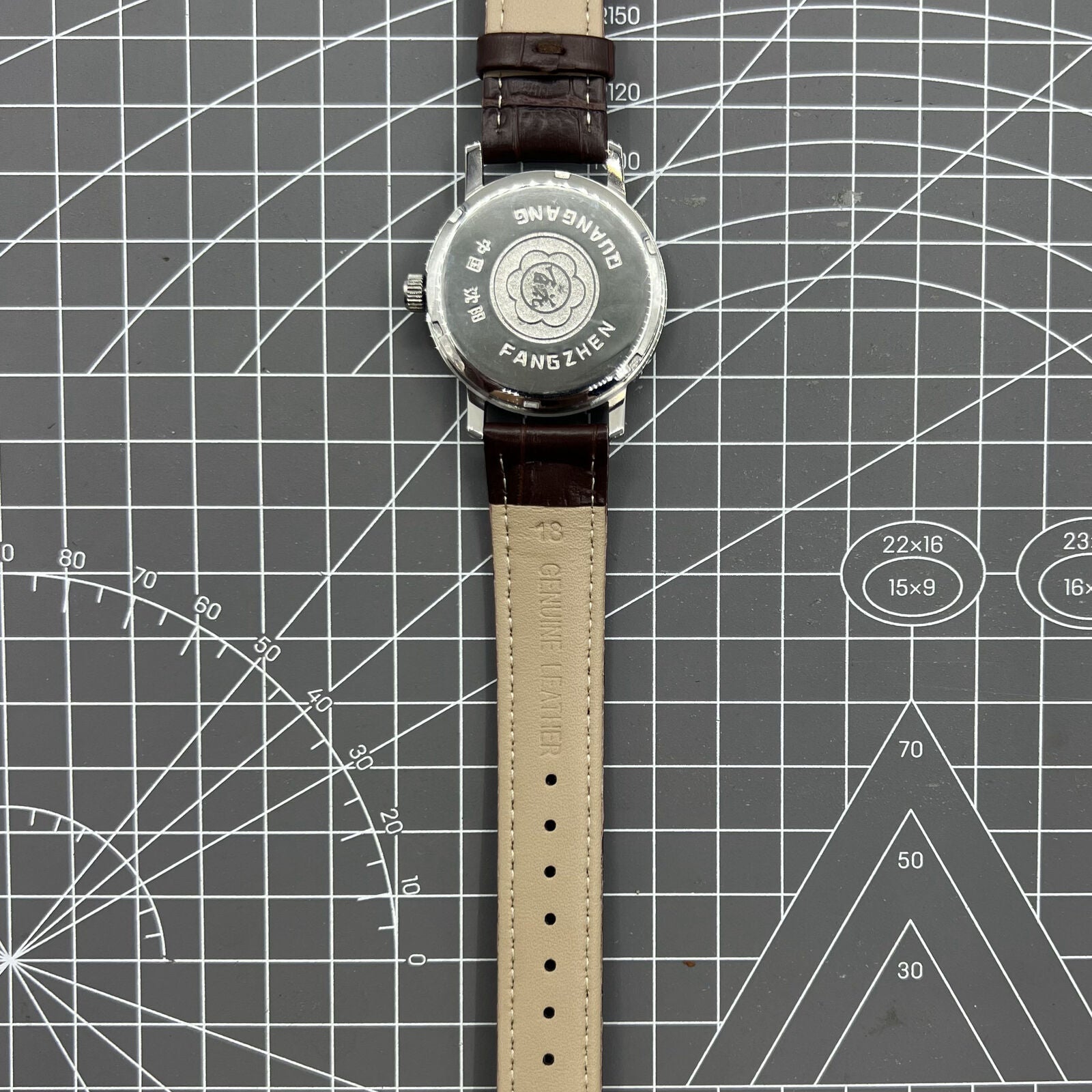 China Baihua 37mm manual mechanical watch with silver dial, 19 jewels, shock-resistant for durable precision timing.