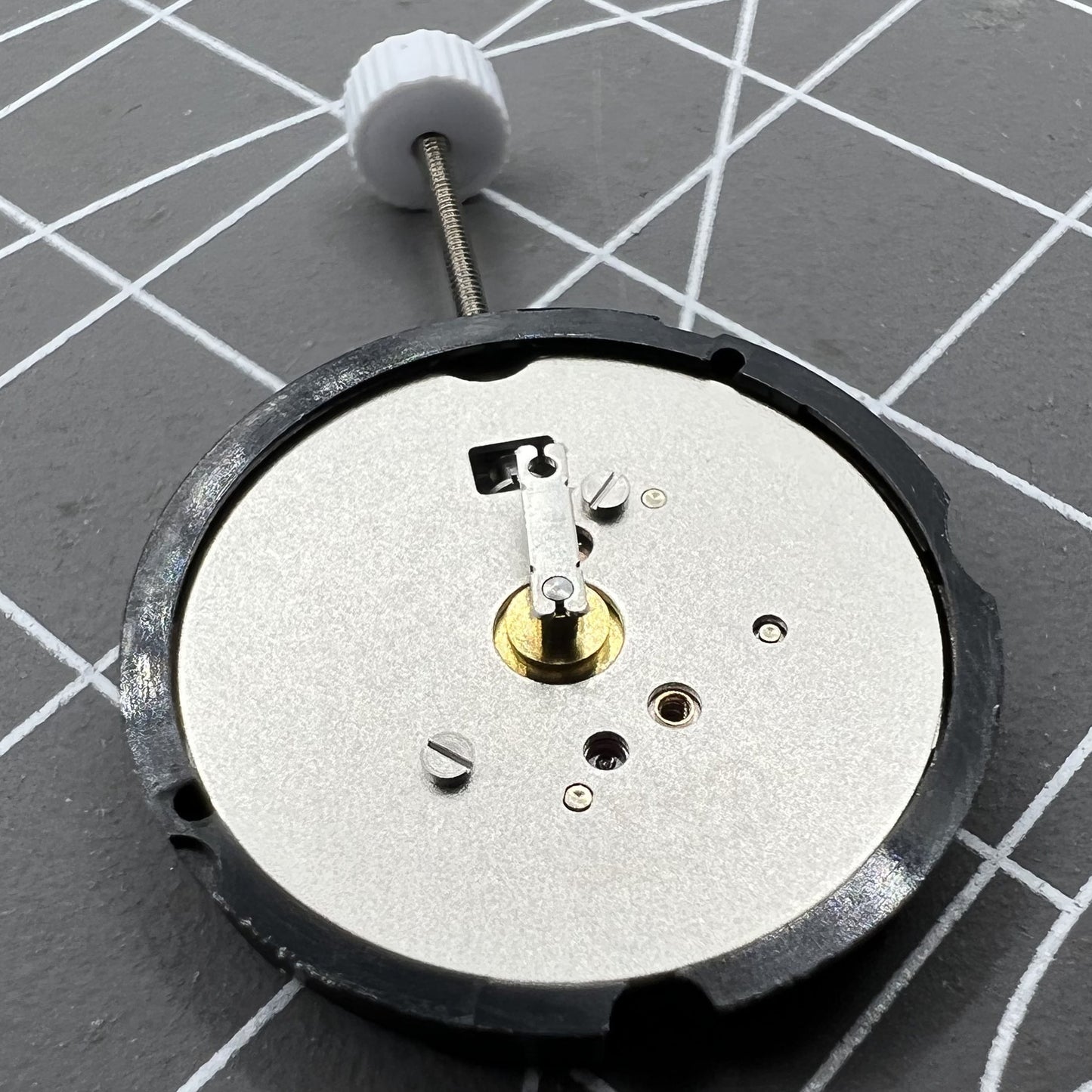 Quarzwerk Swiss Ronda Modell 582 Uhrwerk mechanism for precise watch functionality and durability.