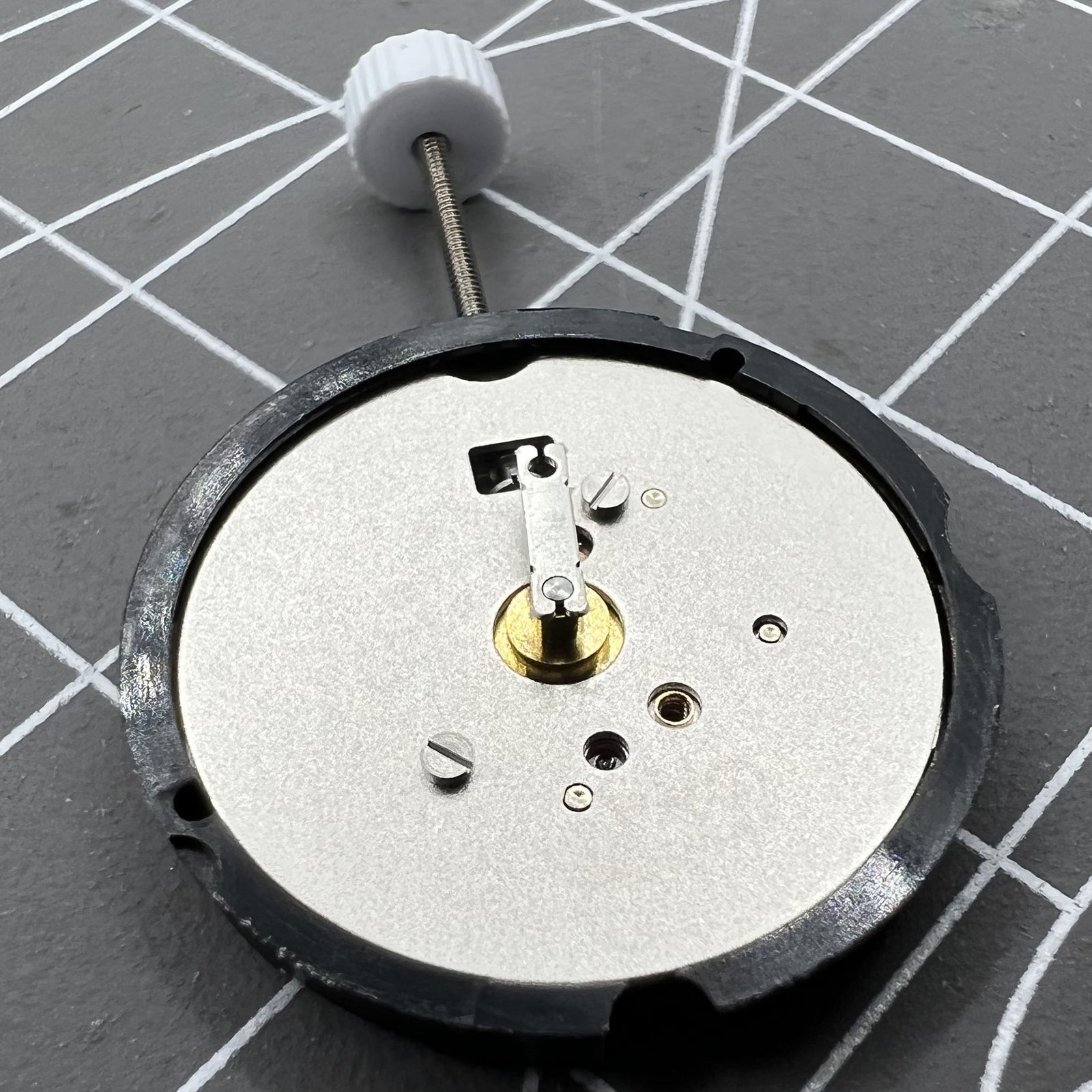 Quarzwerk Swiss Ronda Modell 582 Uhrwerk mechanism for precise watch functionality and durability.