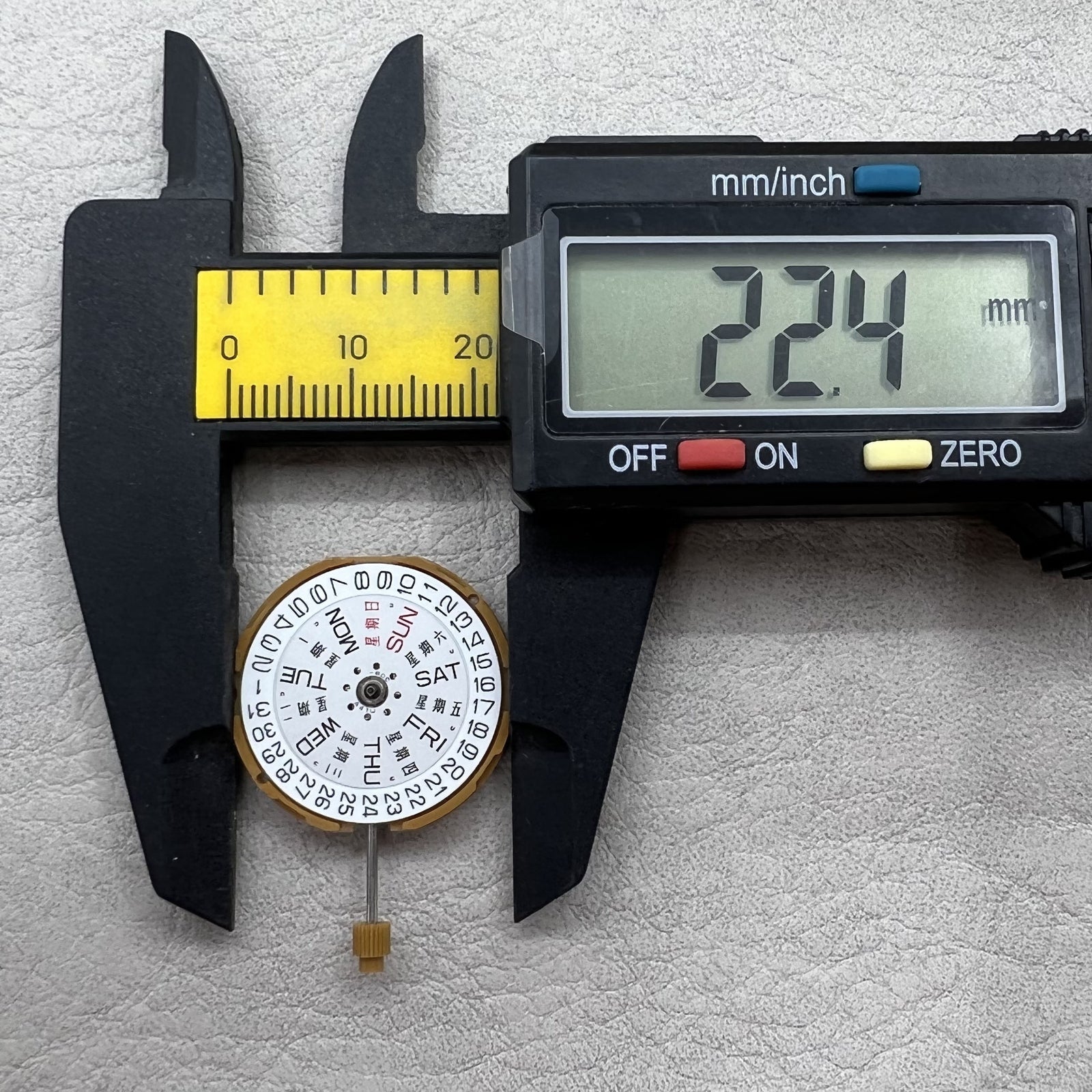 Miyota GM00 Japan quartz watch movement with date and day display for accurate timekeeping