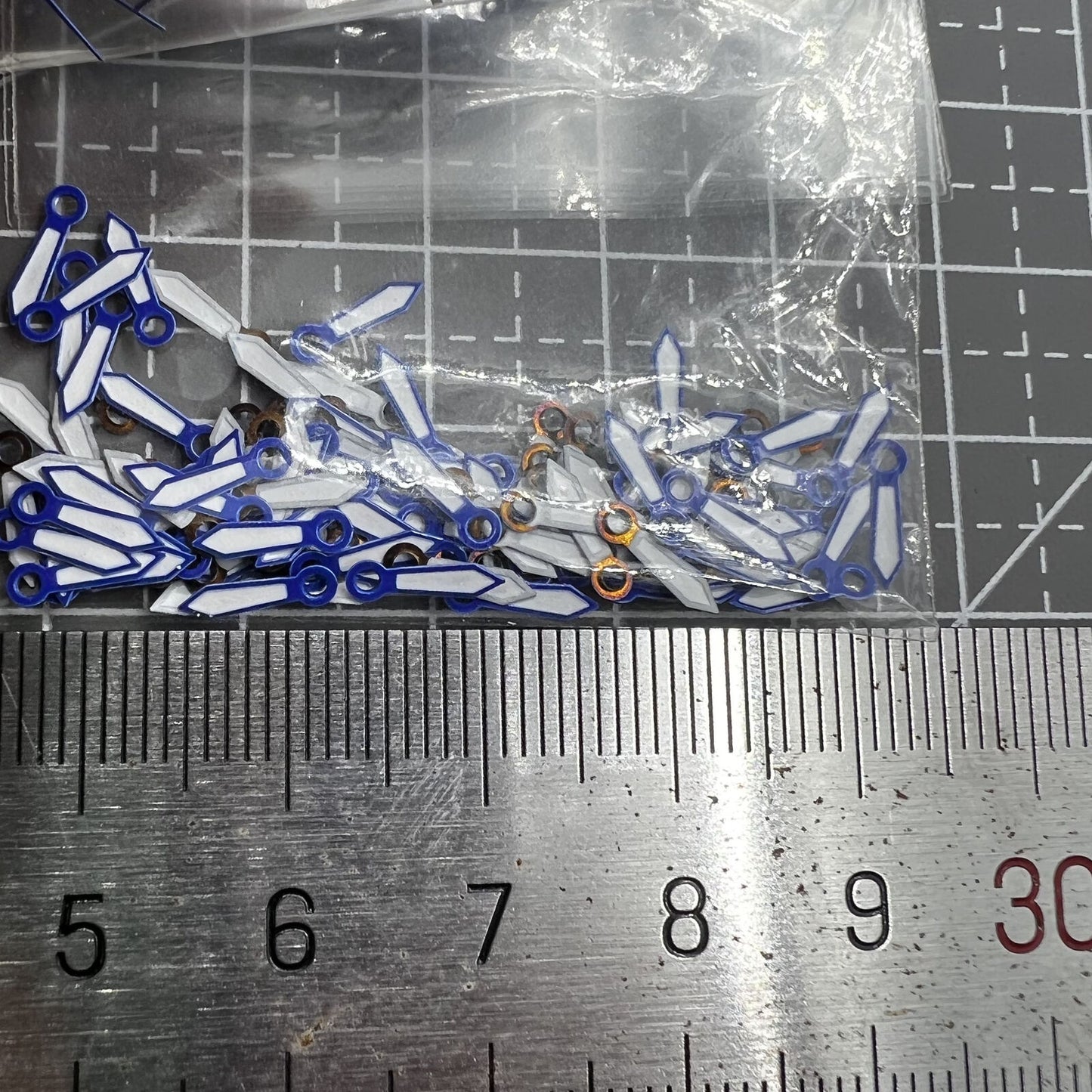 100 Sets 10 mm Uhrzeiger in zufälliger Farbe für Quarzwerk Hattori Epson PC21