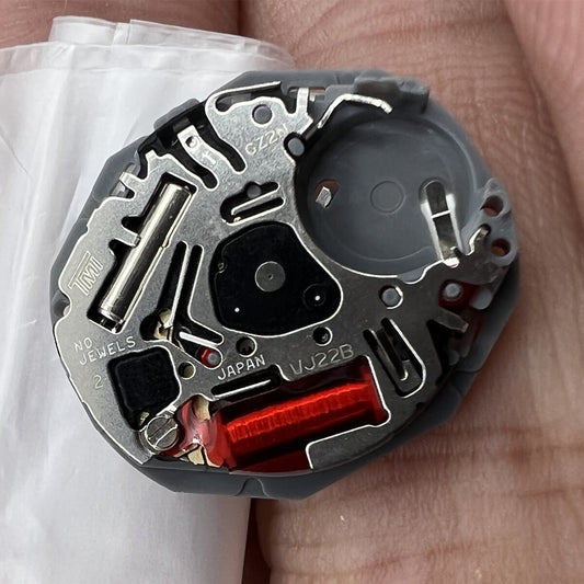 Hattori Epson VJ22 quartz watch movement with date at 3 and 6, Japanese precision craftsmanship