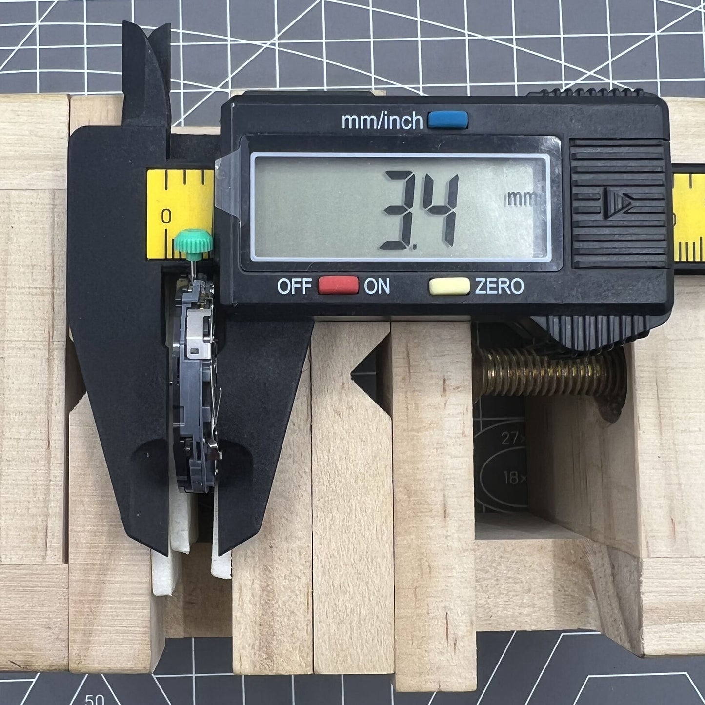 Miyota OS25 quartz movement watch mechanism with date display at 4 o'clock for precision timekeeping