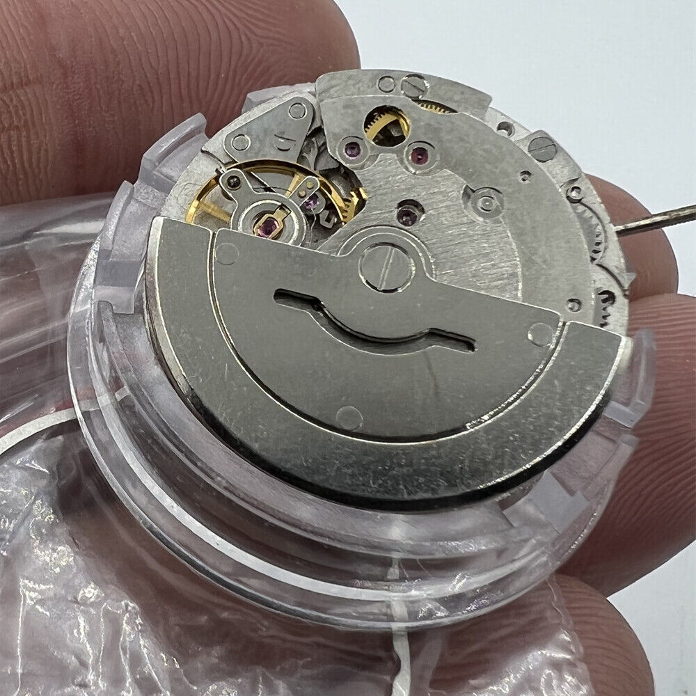 MINGZHU 2813 automatic watch with mechanical movement, date display at 3 o'clock, sleek wide brim design