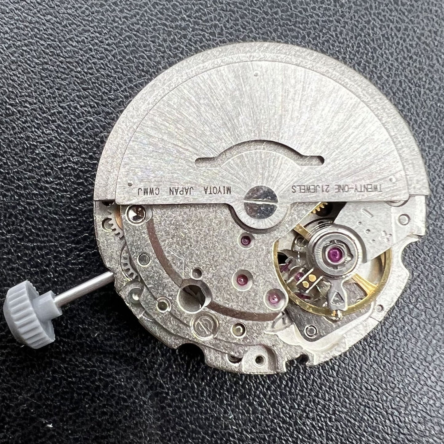 Miyota/Citizen 8200 series watch movement showing single calendar date at 6 o'clock, reliable precision timekeeping.