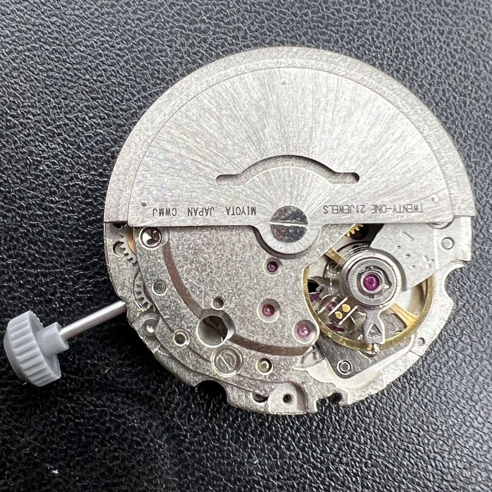 Miyota/Citizen 8200 series watch movement showing single calendar date at 6 o'clock, reliable precision timekeeping.