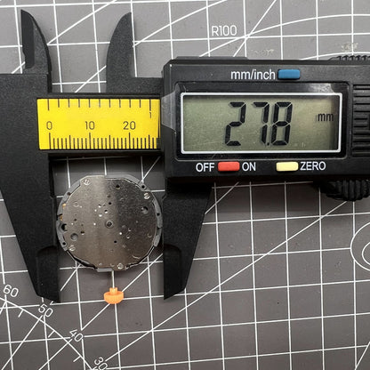 Japan Miyota JS10 quartz watch movement displaying small second hand at 6 o?clock, designed for precision timekeeping.