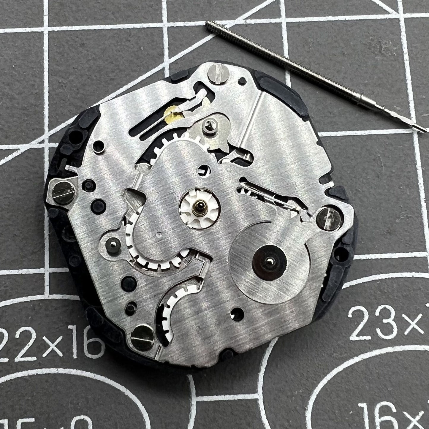 Hattori VX3LA Quartz watch with multifunctional movements and 3 eye subdials for precise timekeeping.