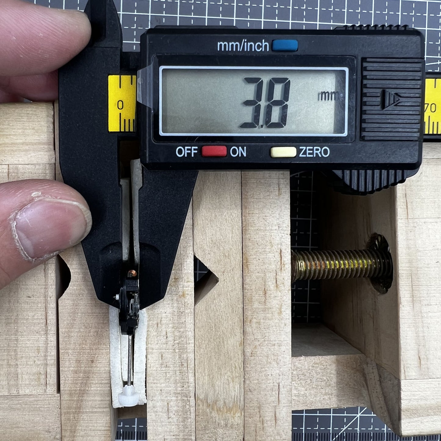 2 Stück Sunon SL25 Uhrwerk mit Datums und Wochentagsanzeige Quarz Uhrwerk