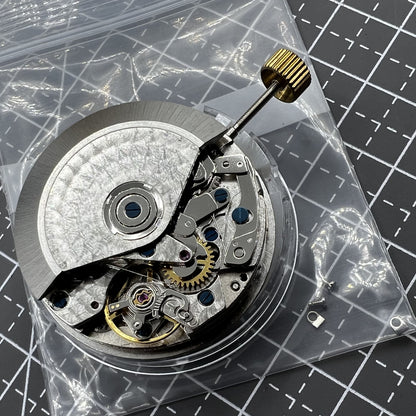 Chronograph mit schwarzem Zifferblatt Modell 7750 Kleine Sekunde bei 9 Uhr Tag und Datum mit drei Zeigern