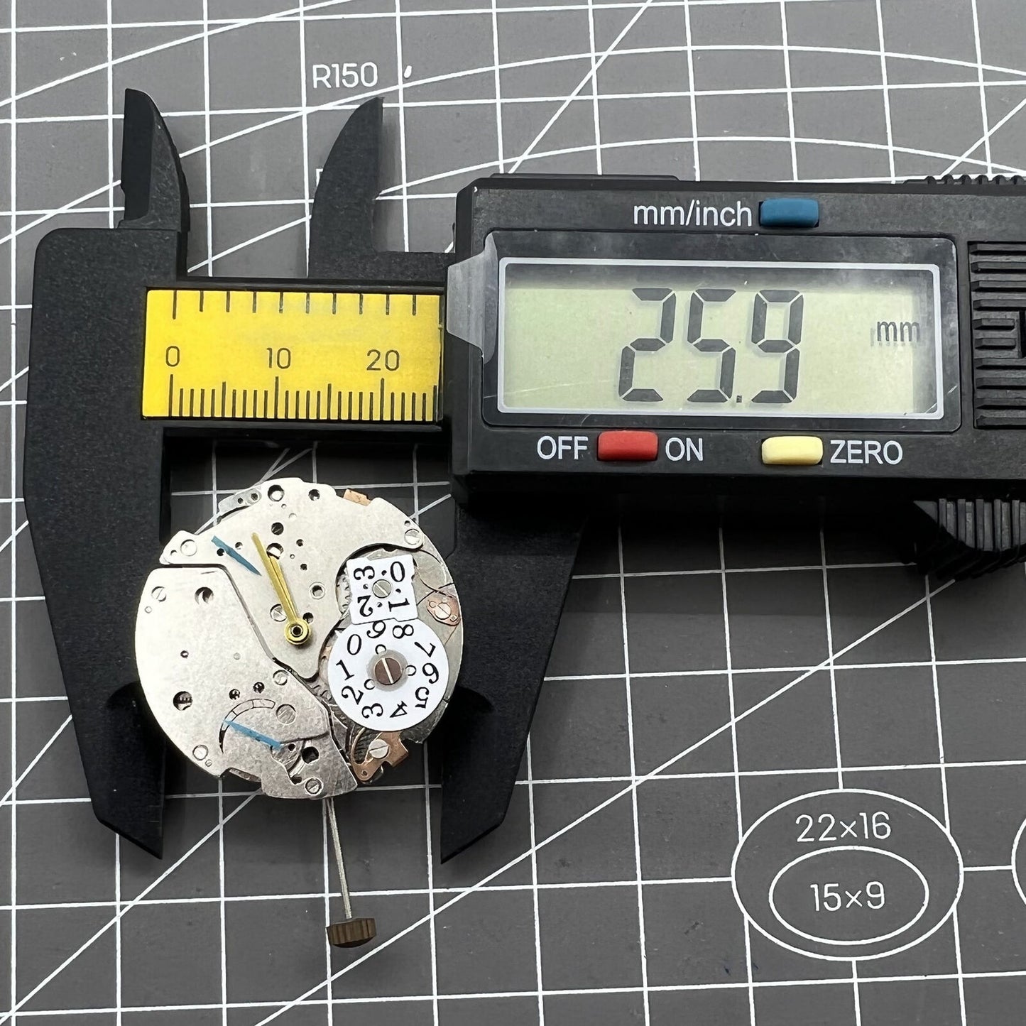 Hangzhou Made 2824 Big Date automatic watch movement with detailed mechanical components for precision timekeeping.