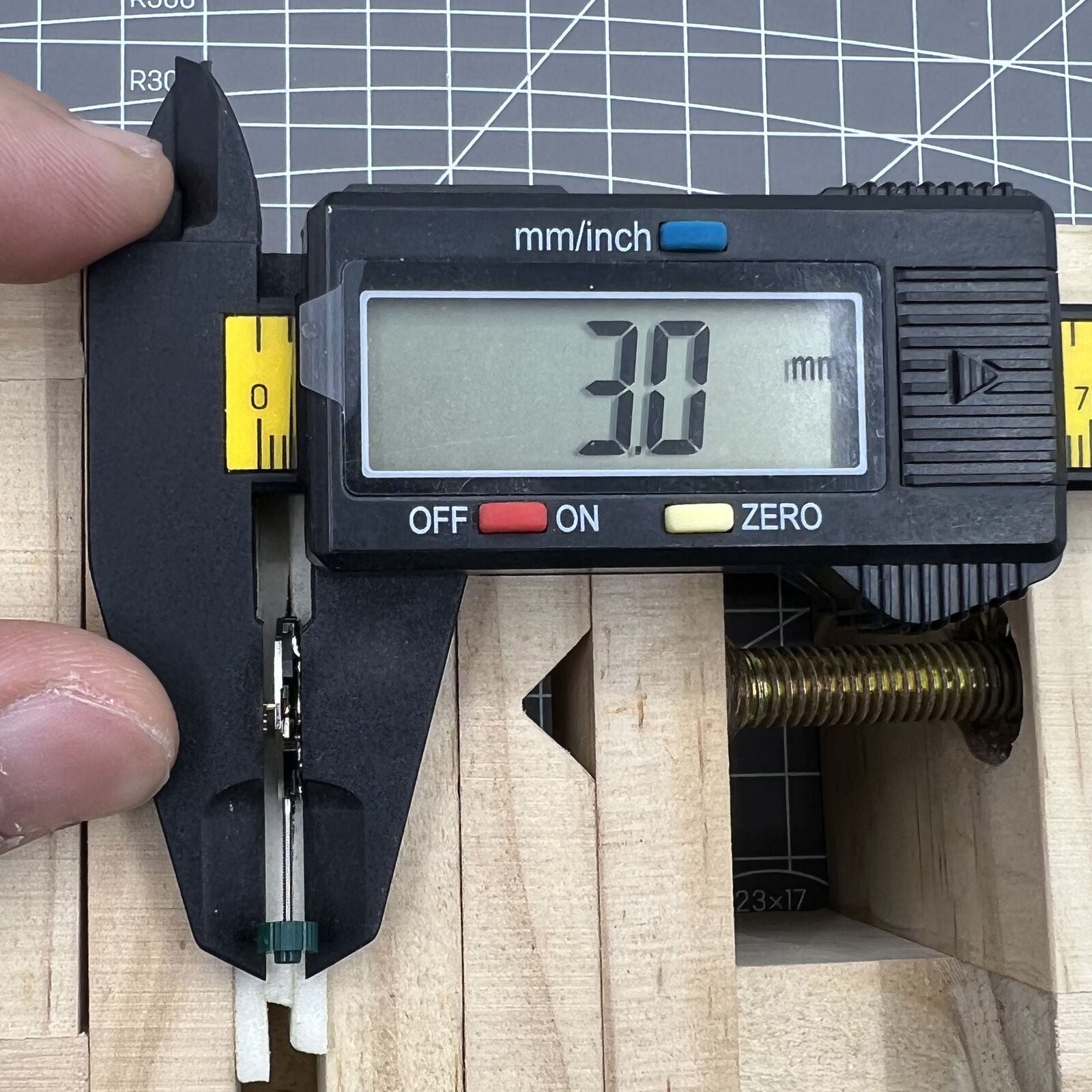 Swiss-made Ronda 1064 quartz movement ensuring precise timekeeping for watch repairs and upgrades.