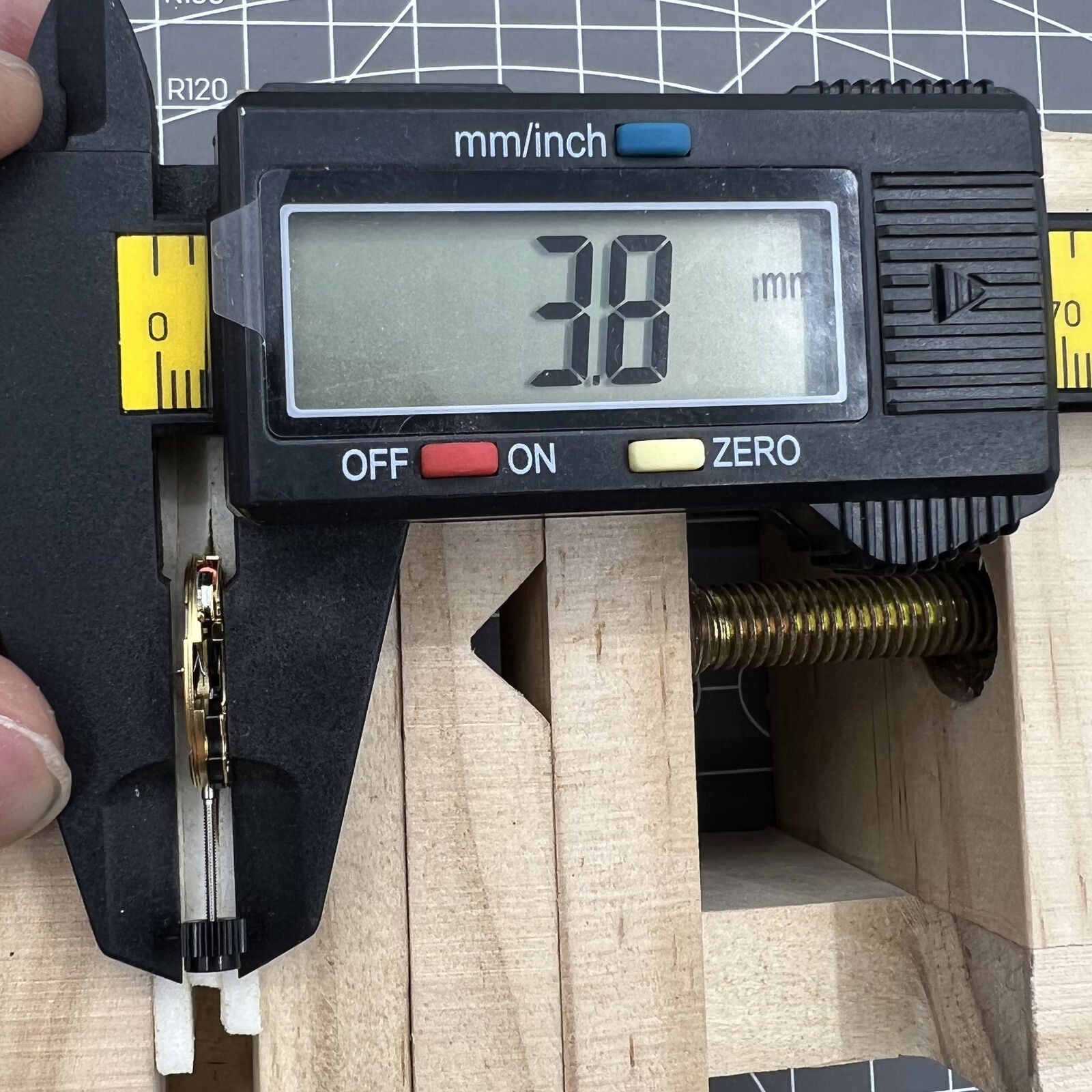 ETA F03.115 quartz watch movement with 3 hands, date at 6, precise Swiss craftsmanship by ETA.