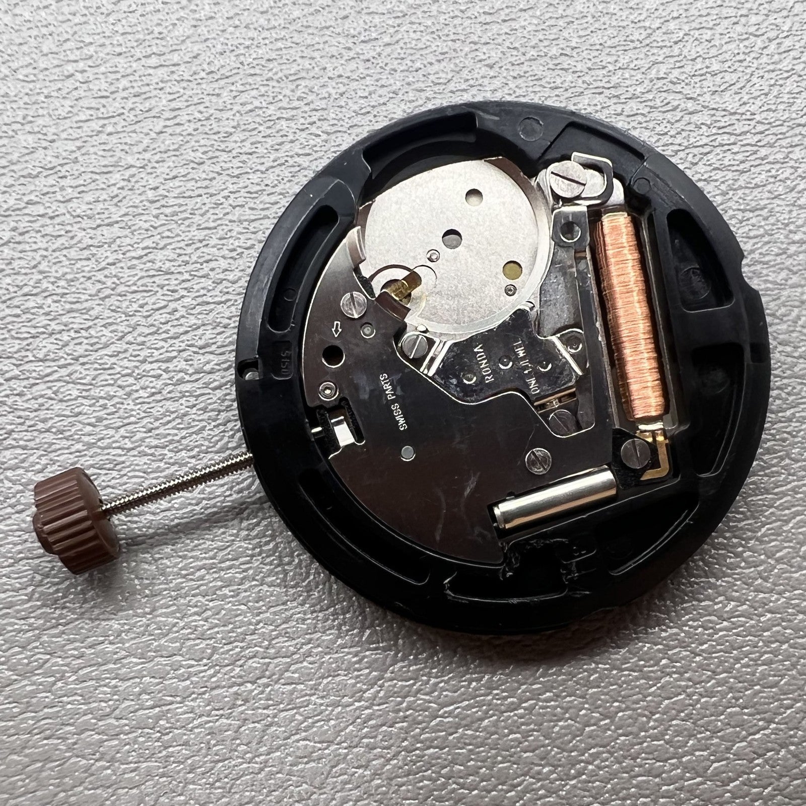Ronda 515.D Swiss quartz movement with date and day display for precise timekeeping.