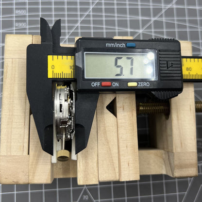 Dandong 7750 7753 automatic watch movement with single calendar at 6 o'clock for accurate timekeeping.
