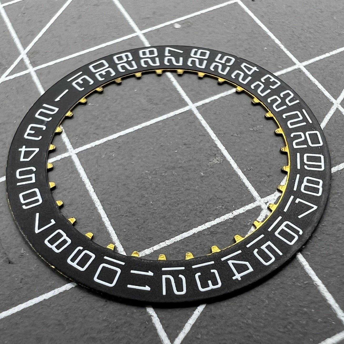 Swiss Black Date Disk Wheel with Square Font, Date at 3 O?Clock for ETA2824 Watches