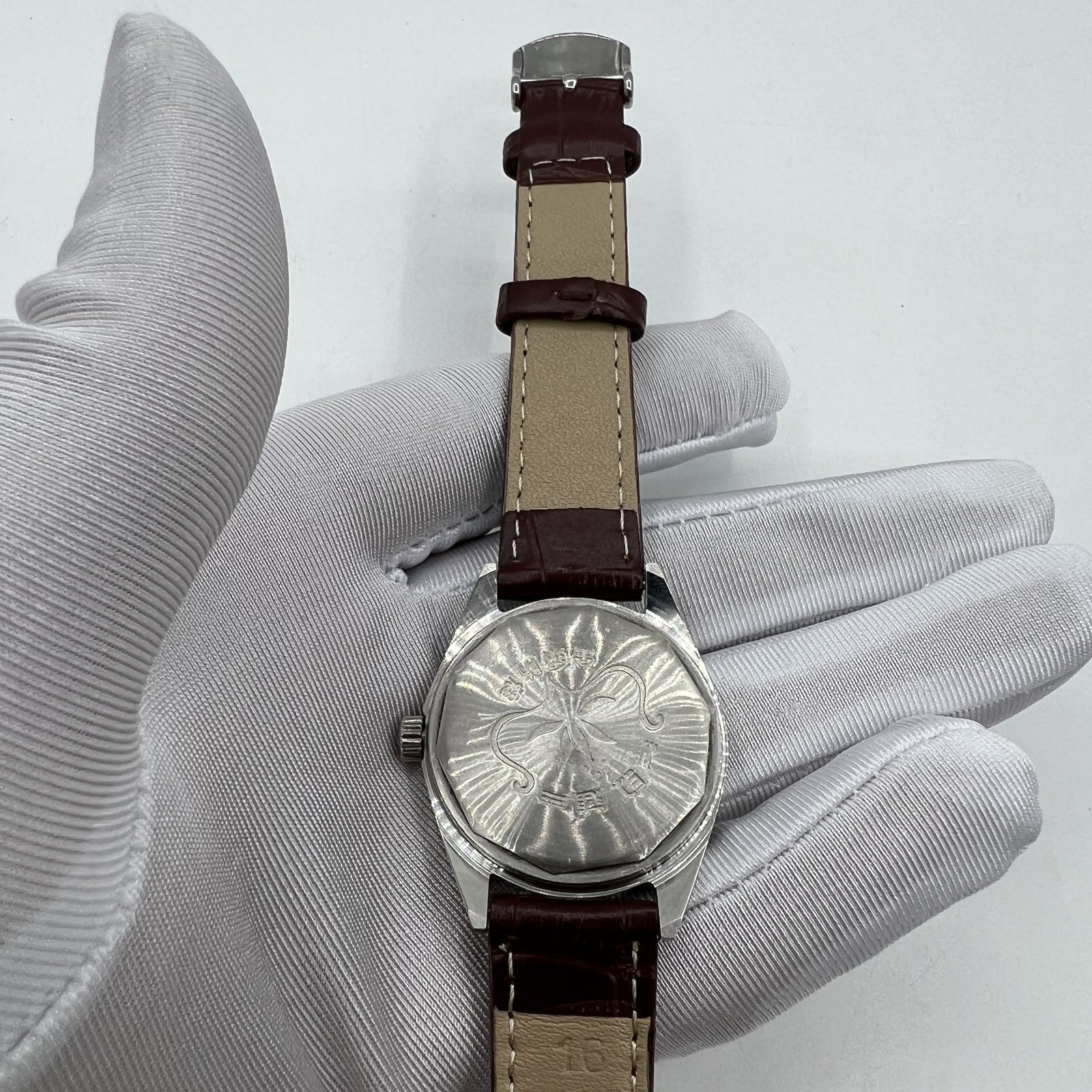 HONGLIAN 32mm manual mechanical watch with 17 jewels, Roman numerals, elegant classic design for formal wear.