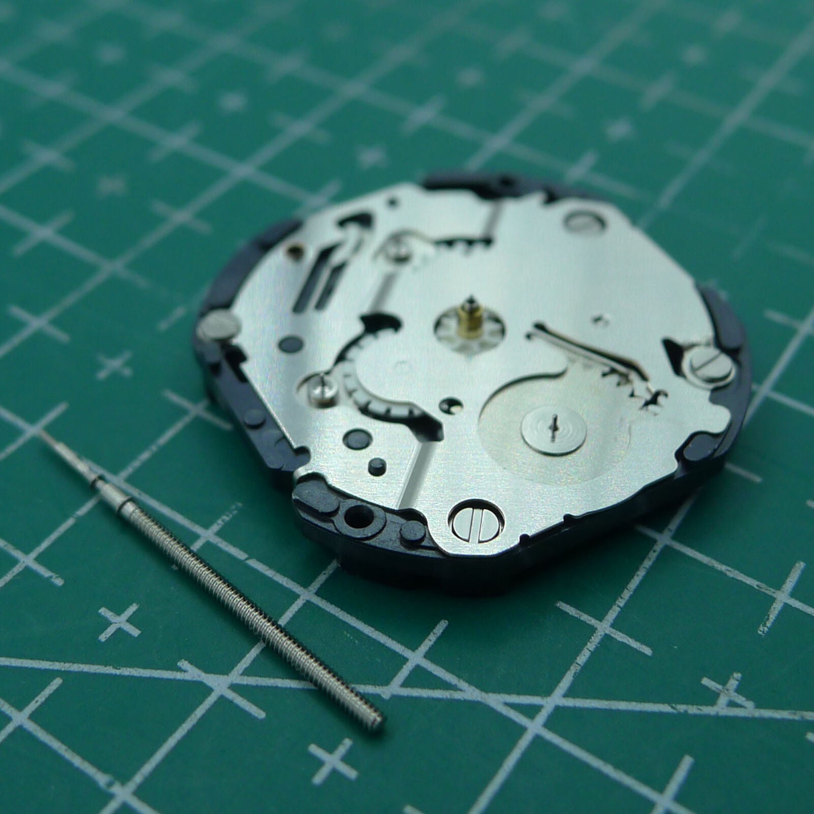 Hattori Epson VX3NE quartz watch movement, Japan-made, precise and reliable timekeeping for watch repairs.