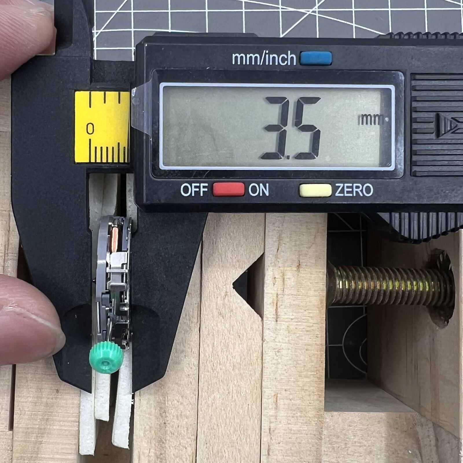Miyota FS61 quartz chronograph movement with date at 4, three subdials, for precise watch accessories.