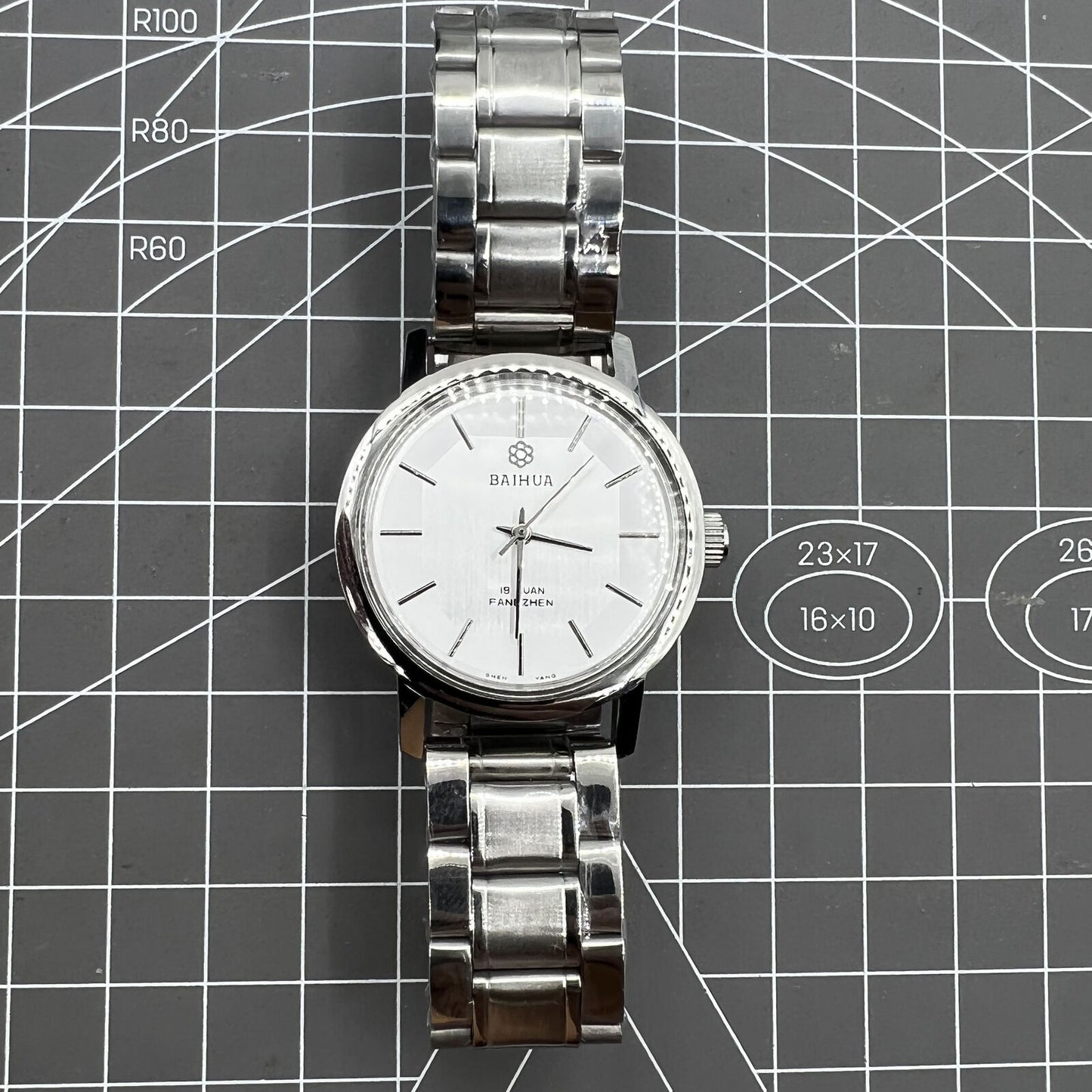 37mm China Baihua manual mechanical watch with silver dial, 19 jewels, shock-resistant design for durability.