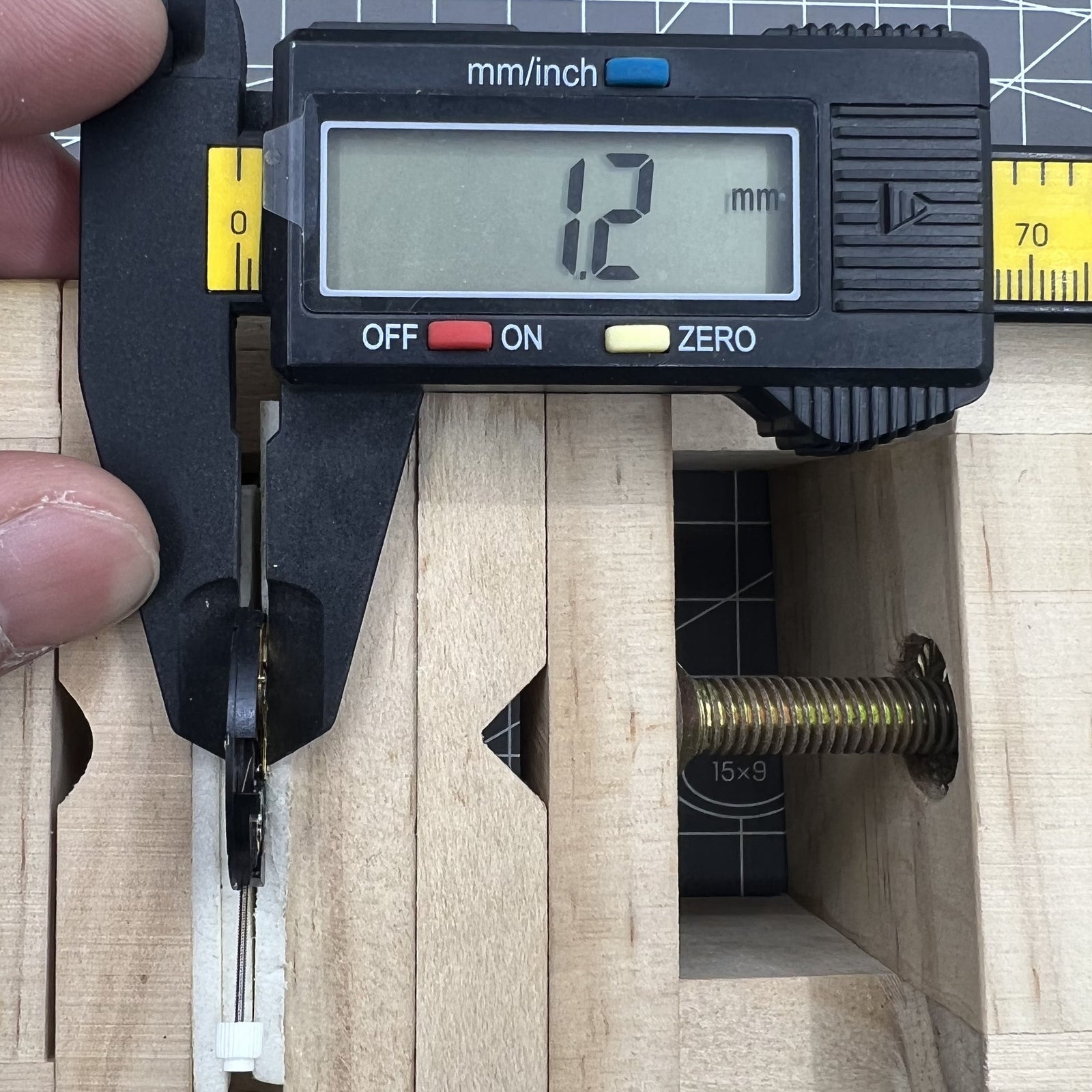 Quartz Uhrwerk ISA 330 mit Datumsanzeige bei 6 Uhr, pr�zises Originaluhrwerk f�r Uhrenzubeh�r