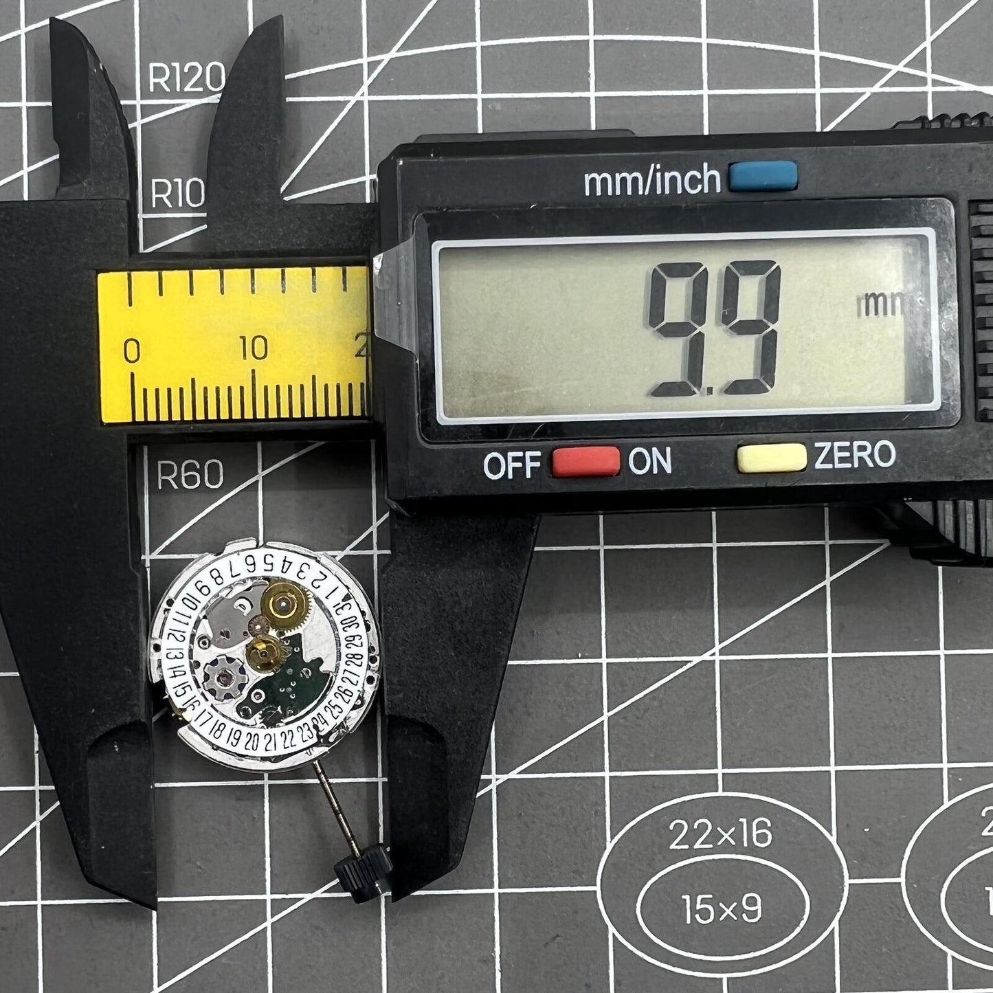 Swiss ETA 204.911 mechanical watch movement by ETA, automatic winding, precision-engineered for watch accessories.