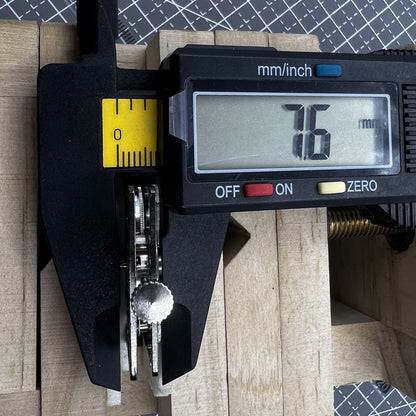 Schwarzes HZ1B01D automatisches mechanisches Uhrwerk mit Hohlquadraten, ideal f�r Uhrenreparatur.