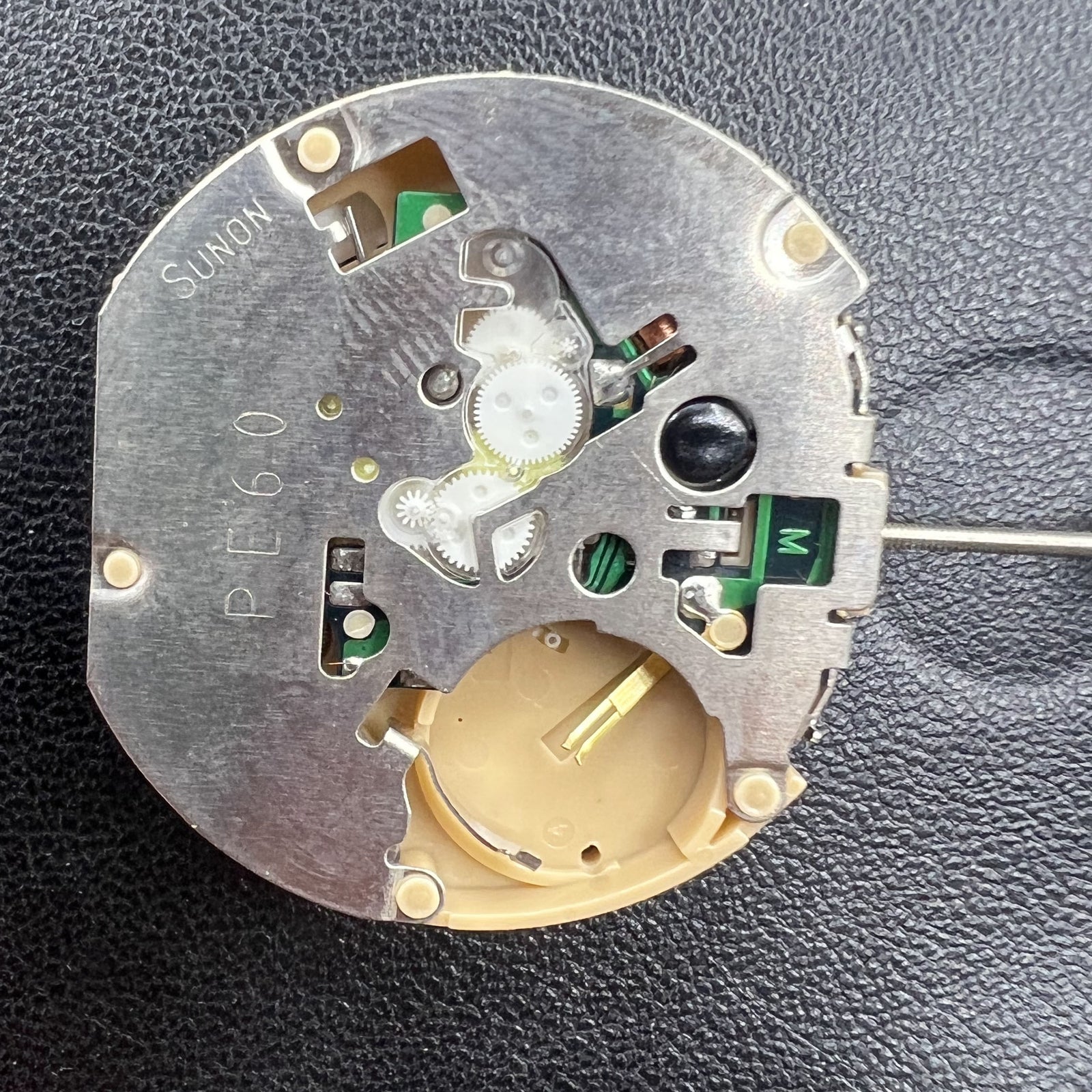 Sunon PE60 quartz movement with 3 hands, date, and small seconds at 3 & 9 - 2 pieces set.