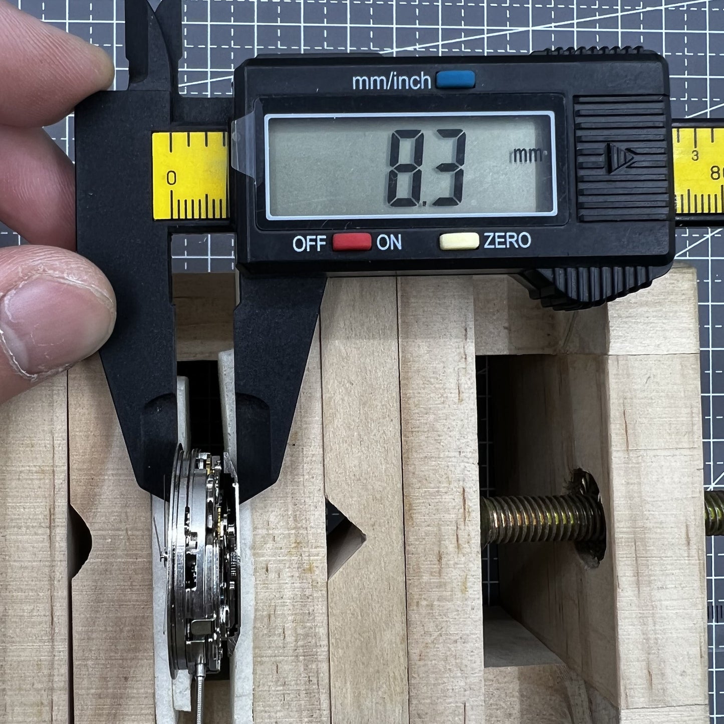 Dandong 7753 automatic watch movement with small second dial at 9 o'clock, enhancing precision timekeeping.