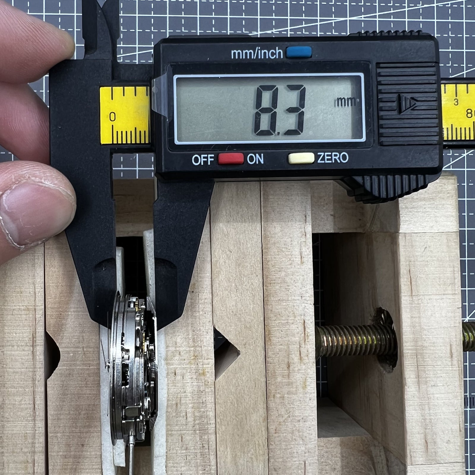 Dandong 7753 automatic watch movement with small second dial at 9 o'clock, enhancing precision timekeeping.