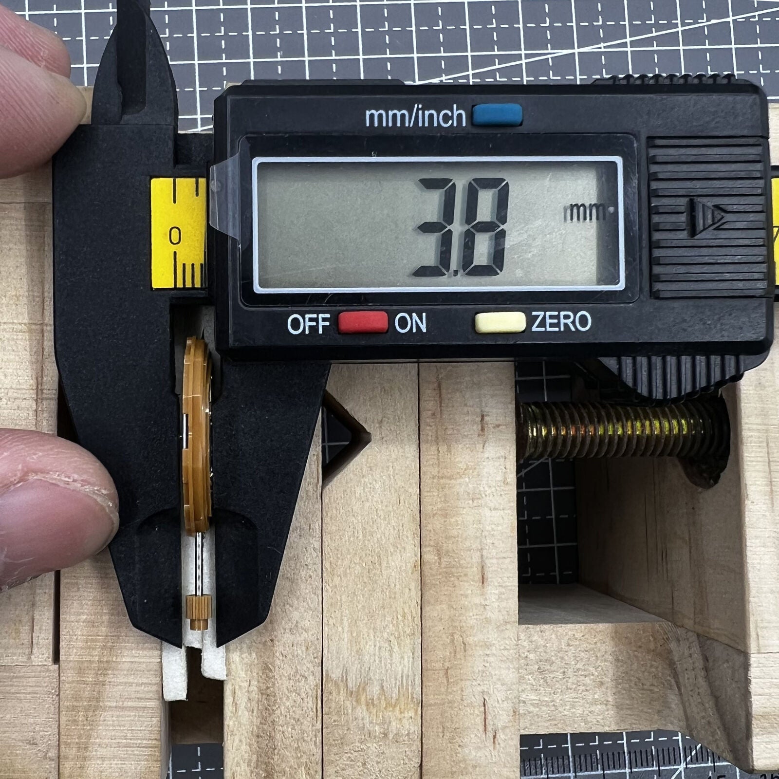 Miyota GM15 Japan Quartz watch movement with date at 6 o'clock for accurate timekeeping
