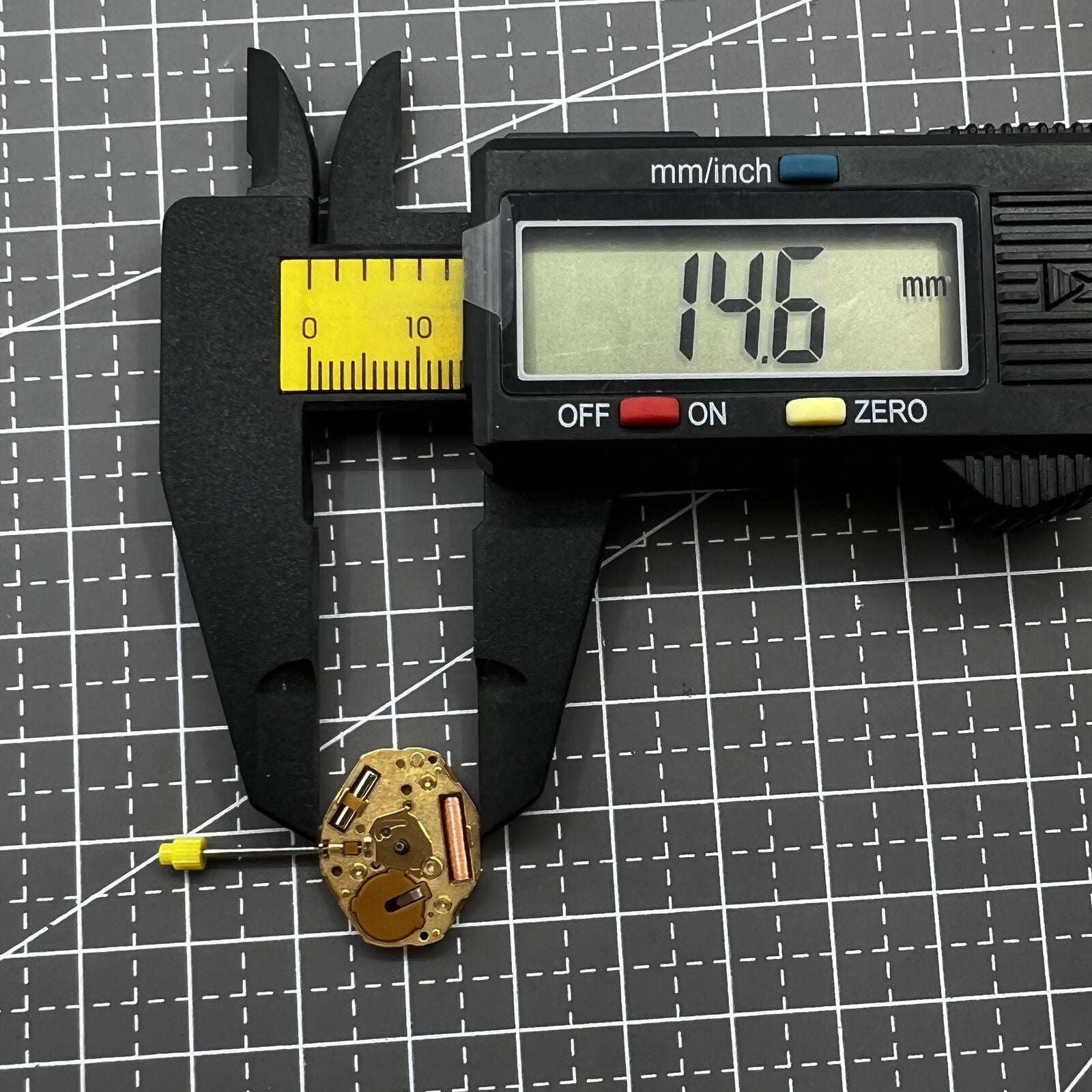 Miyota Golden GL26 quartz movement with 2 hands, precision timekeeping for watch accessories by Miyota.