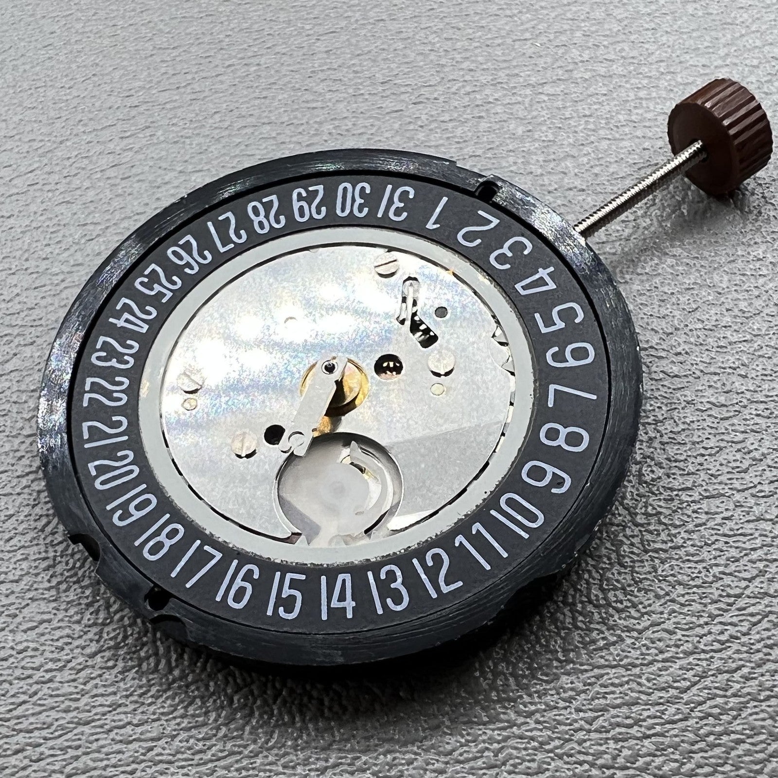 Schweizer Schwarze Scheibe Quarzuhr mit Datum bei 6 Uhr, Ronda 515 Werk, 3-Zeiger Design