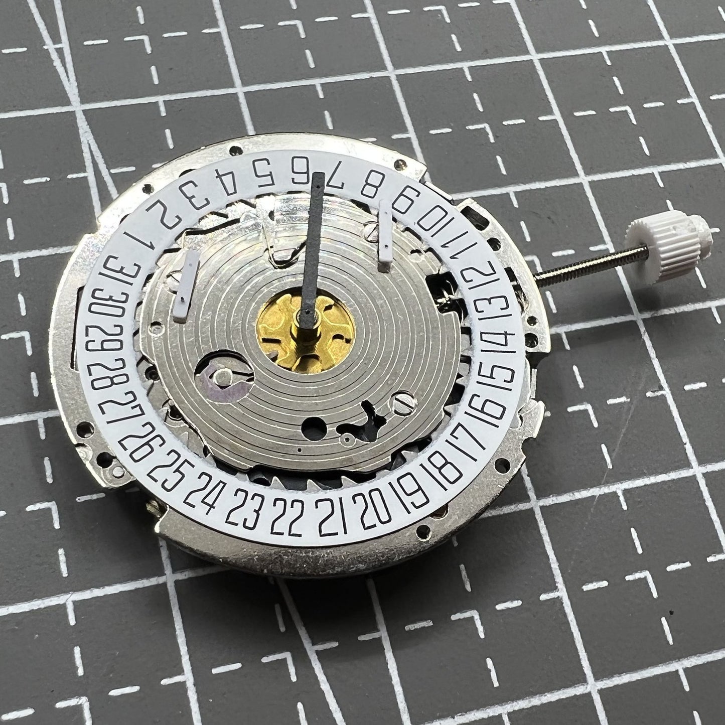 Silber ISA 8171 watch movement with 5 hands and white single calendar dial at 6 o?clock by Silber brand.