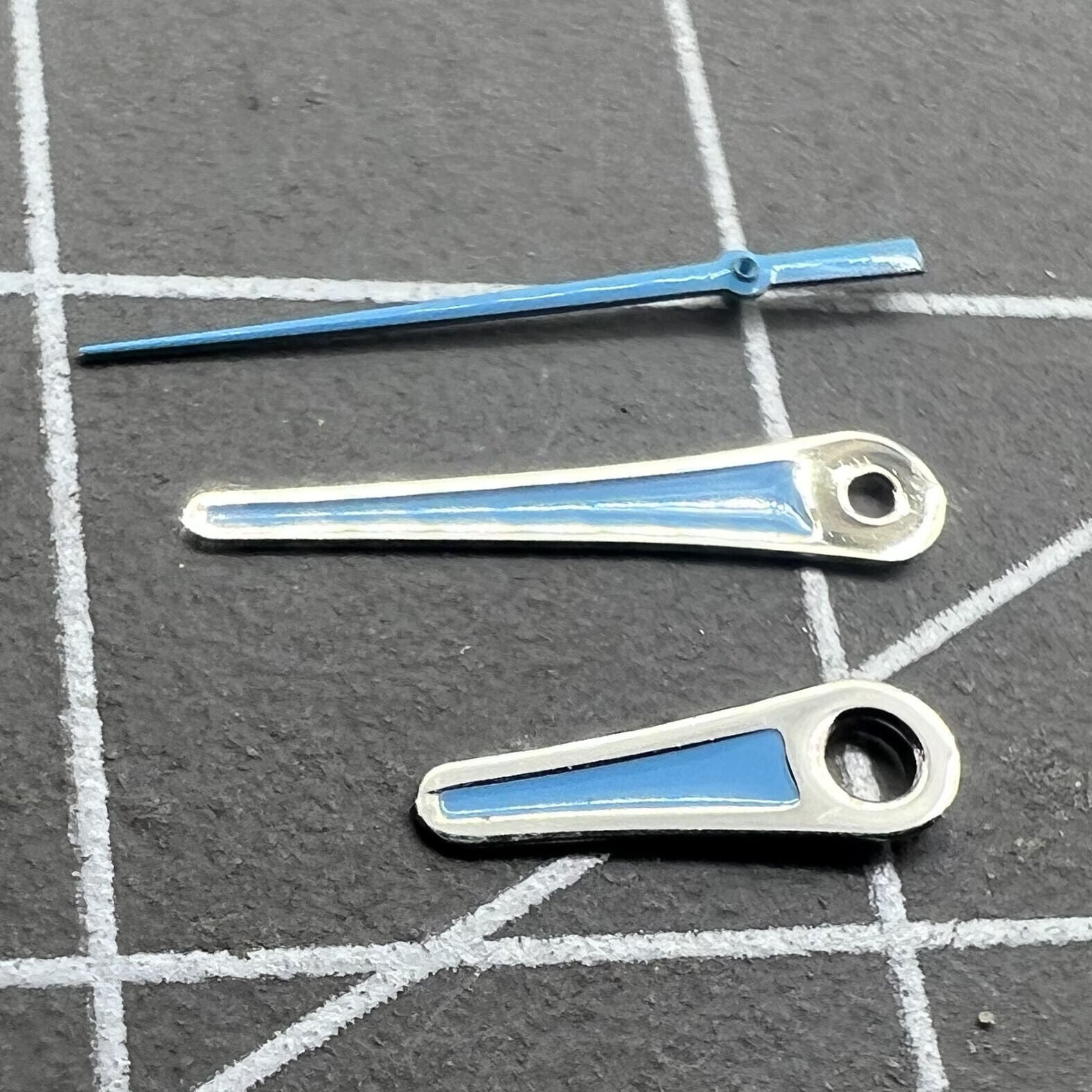 Blue painted watch hands set for Miyota 2035, sizes 13mm/11mm/9mm, stylish and precise design.
