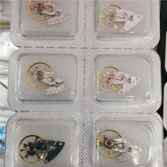 In China hergestelltes, silberfarbenes, geschnitztes Uhrenunruhrad mit Schiene für das ETA2892-Uhrwerk