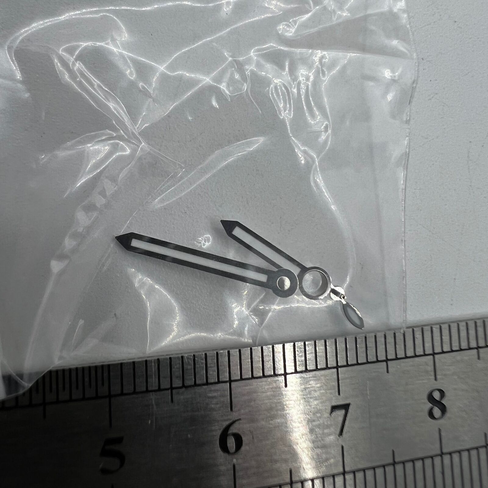 Silver trim arrow-shaped green lume watch hands for ST3600, ST3620, ETA6497, ETA6498 movements, precision detail.