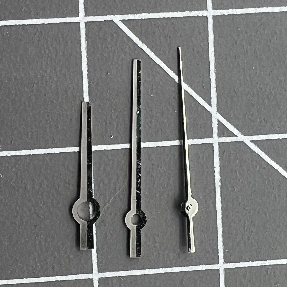 Silver and black watch hands for NH35/NH36/4R/7S movements, no lume, sleek design.