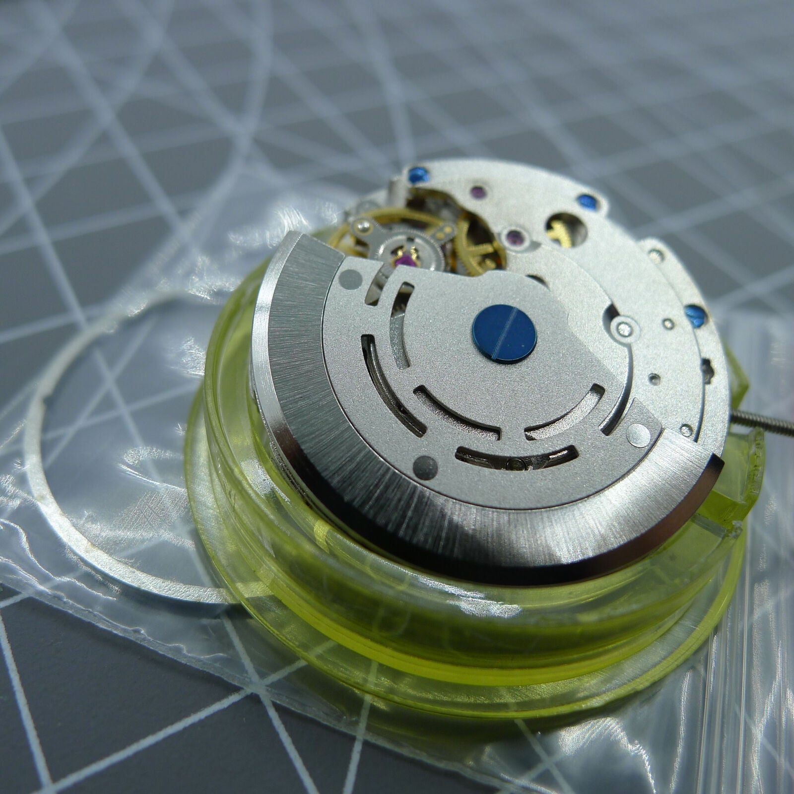 DG2813 silver automatic watch movement with 4 hands and adjustable 24-hour GMT.