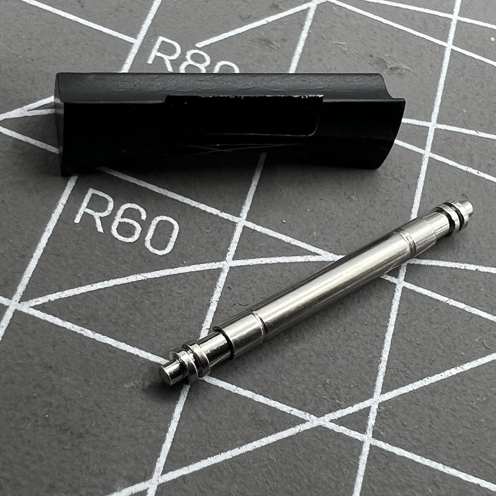 Curved end links for Daytona bracelet 20/21mm, improving fit and elegant style.