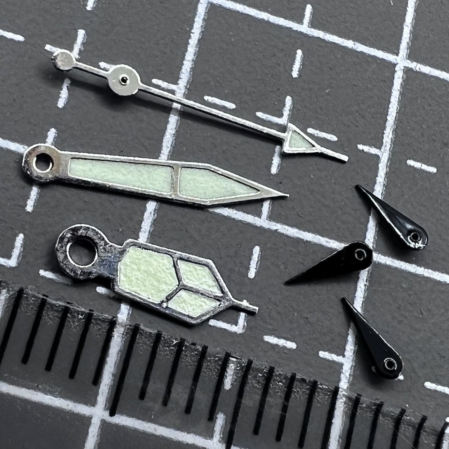 2 Sets/Pack 11mm Black Small Second Hands Silver Trim Hands for VD53 VD54 VD57