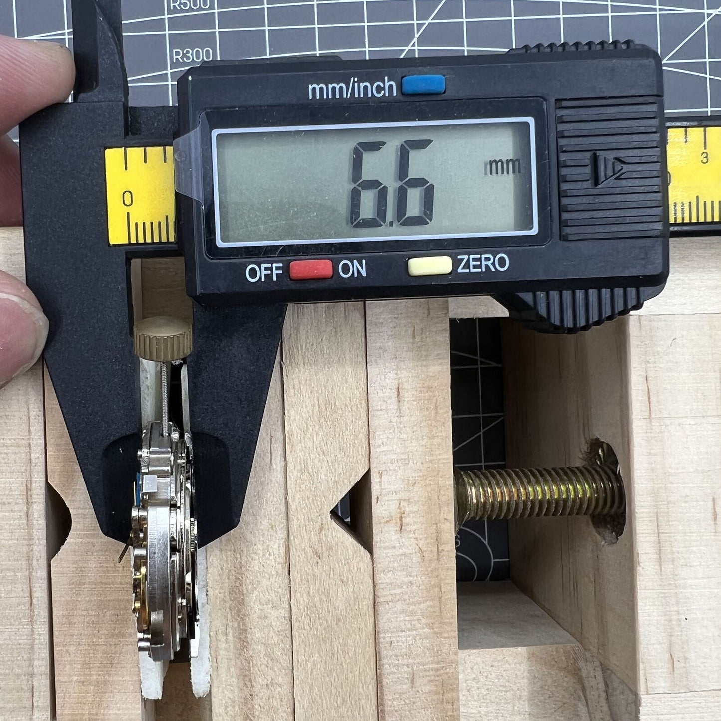 Multifunctional Date Bare Balance Wheel automatic watch, elegant mechanical timepiece for everyday wear.