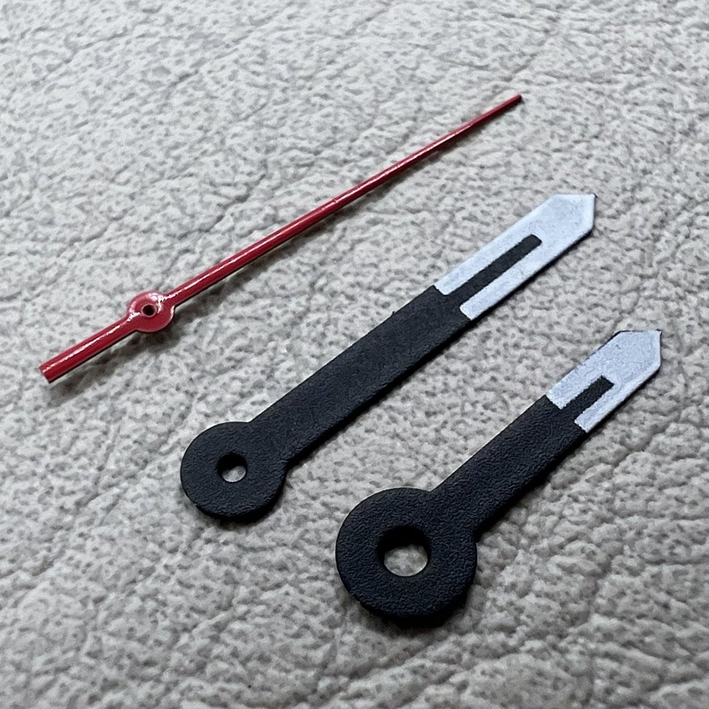2 Sets/Packung Weiße, schwarze und rote Sekundenzeiger-Sets für das Quarzwerk Ronda 515 