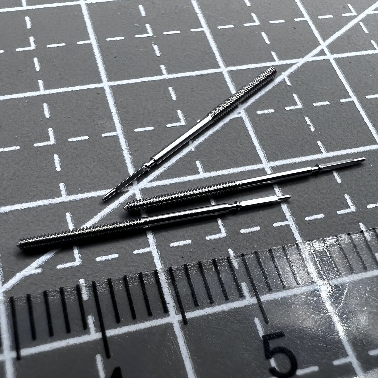 2 Stück Aufzugwellen für ETA E64.111 Uhrwerk Modell