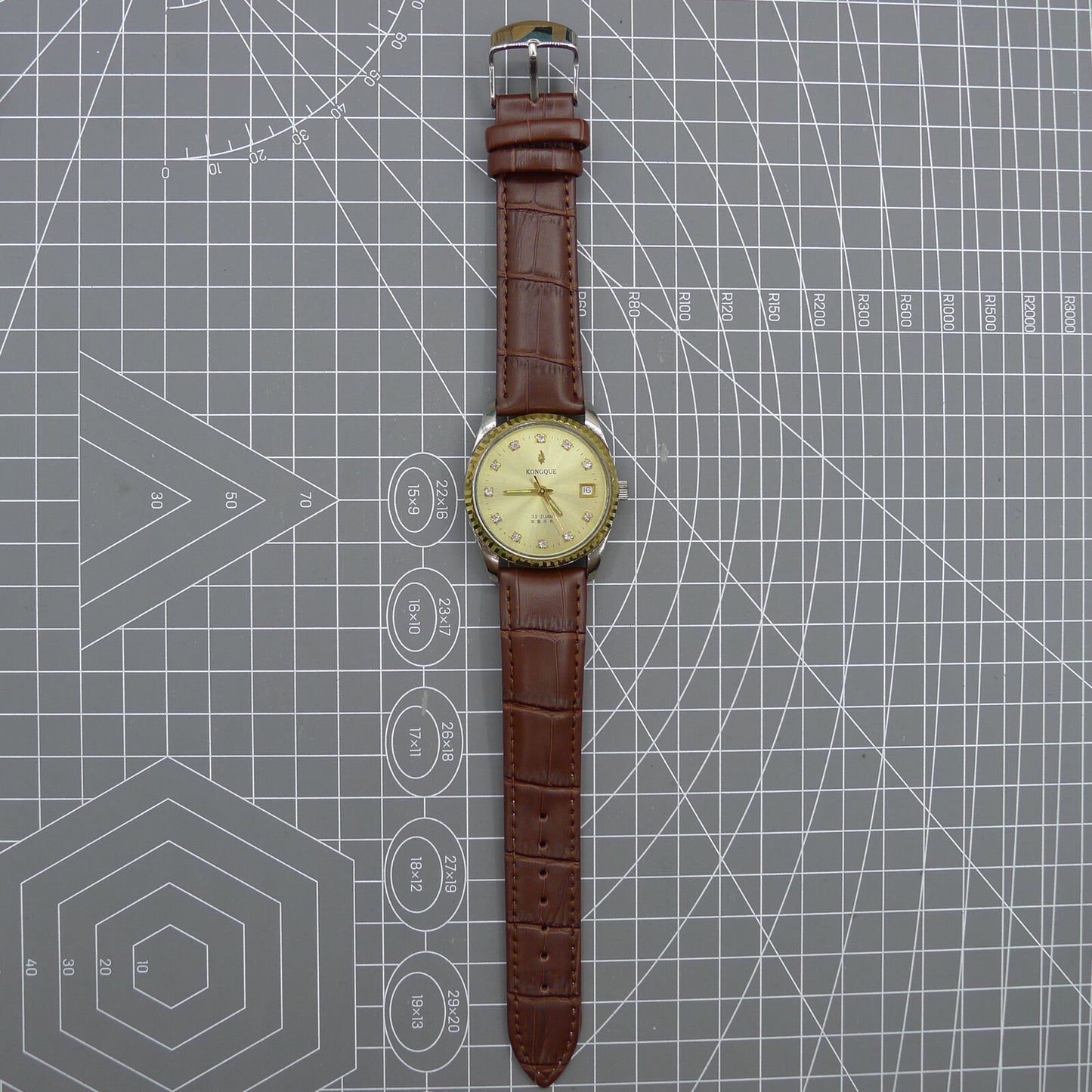 Dandong Peacock 37mm manual mechanical watch with golden dial, single calendar, 33 jewels, elegant design.