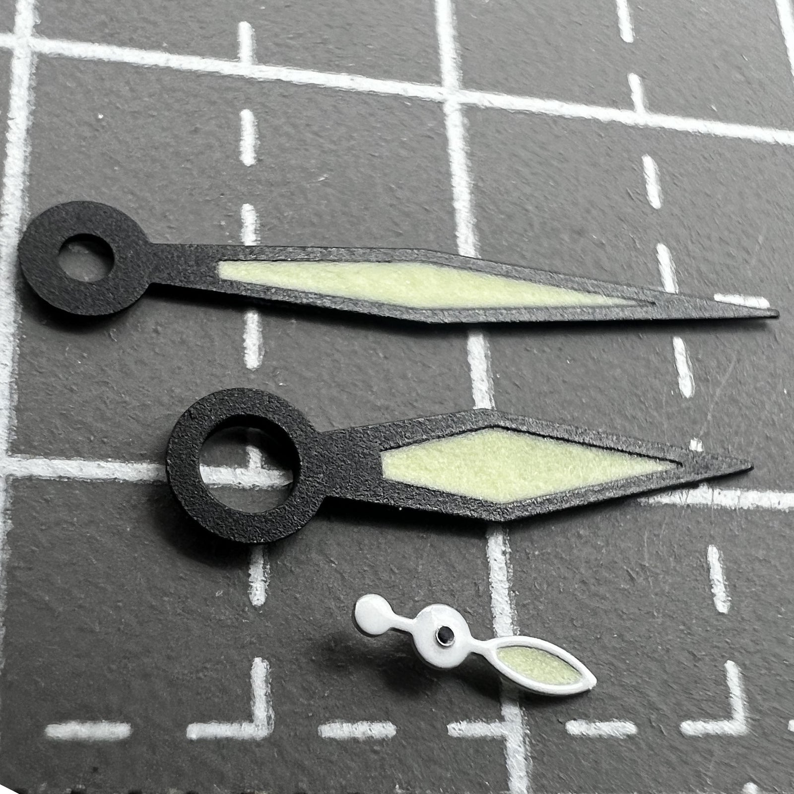 Schwarze diamantf�rmige Zeiger mit gr�nem Leuchtmittel f�r ST300 ST320 ETA497 Uhrwerk von Schwarze.