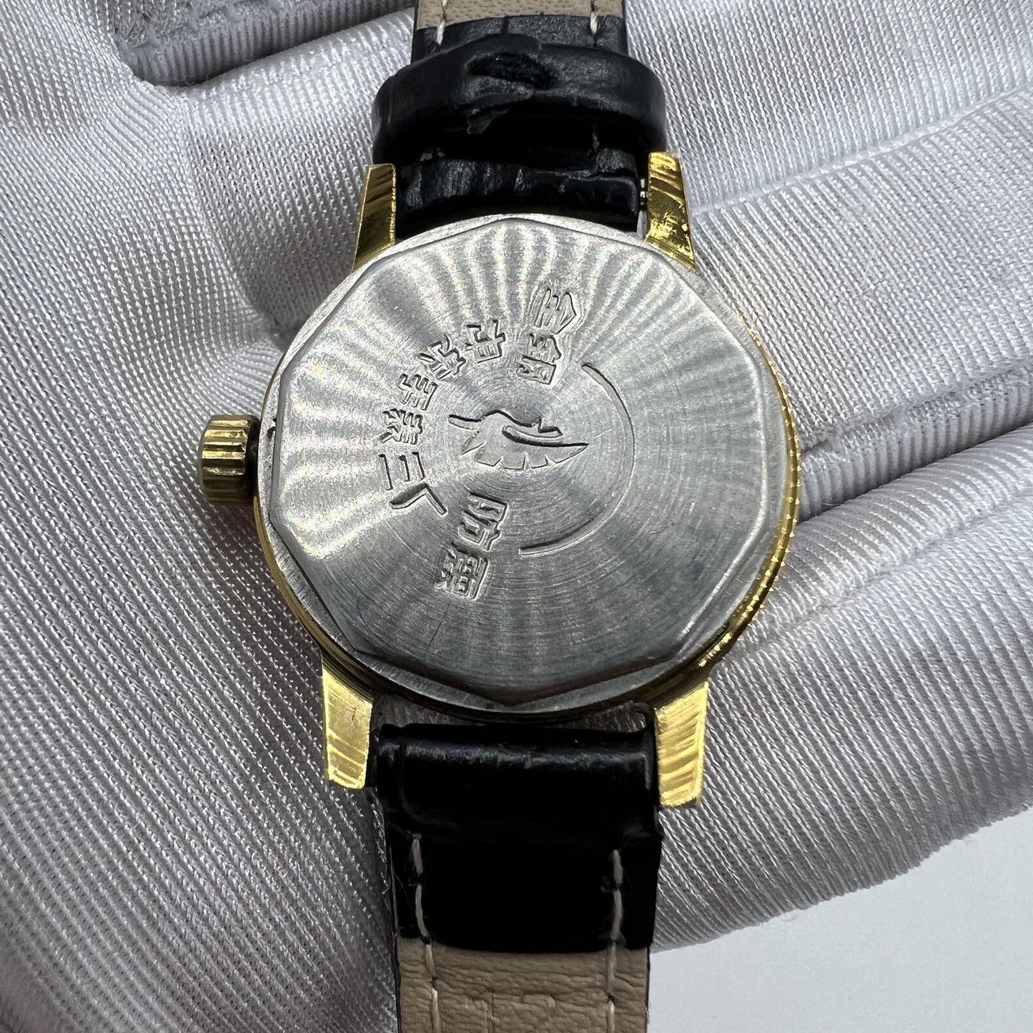 27mm Kongque silver dial watch with golden markers, manual mechanical movement, 19 jewels, China made by Kongque.